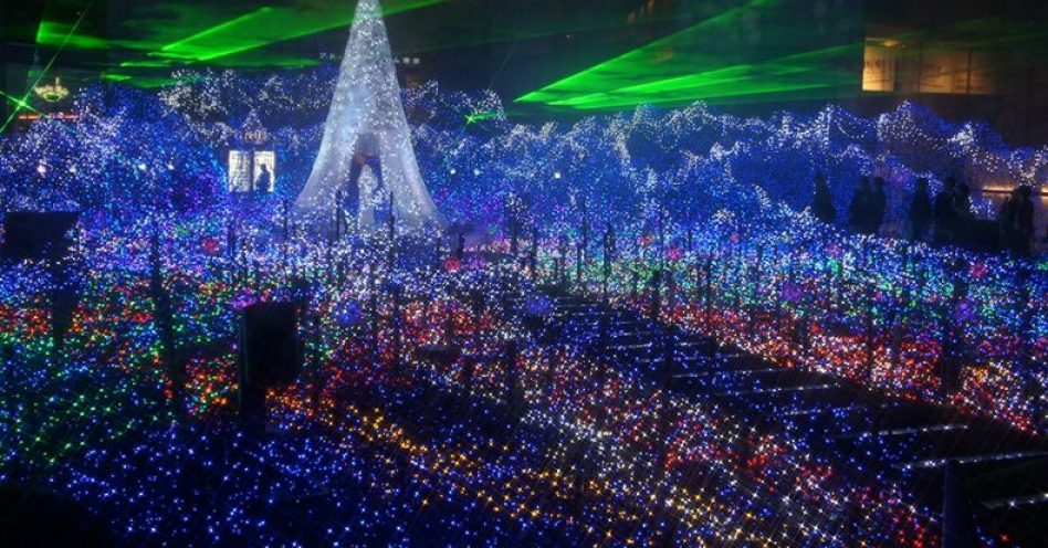 Show de luzes ganha destaque na decoração natalina no Japão