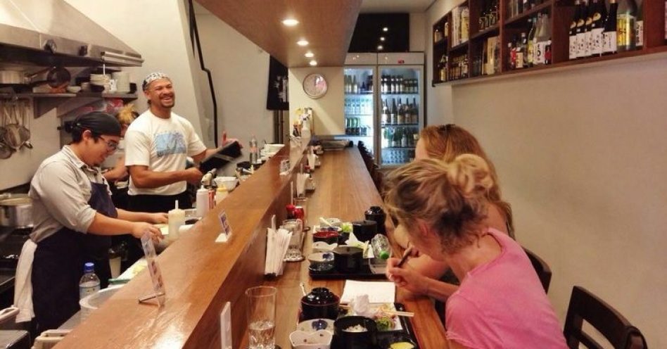 Cultura de boteco japonês chega ao Brasil