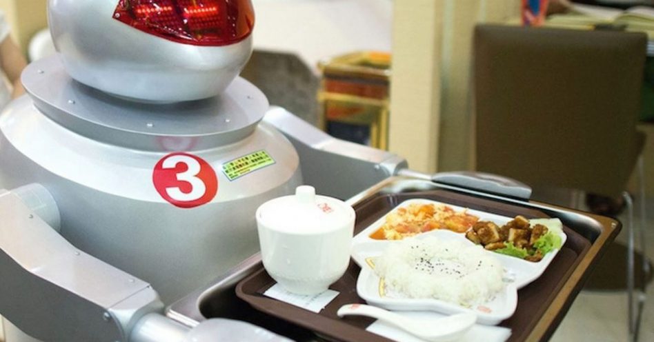 Robôs ordenhando vacas? Sim! Robotização é realidade na indústria de alimentos e bebidas