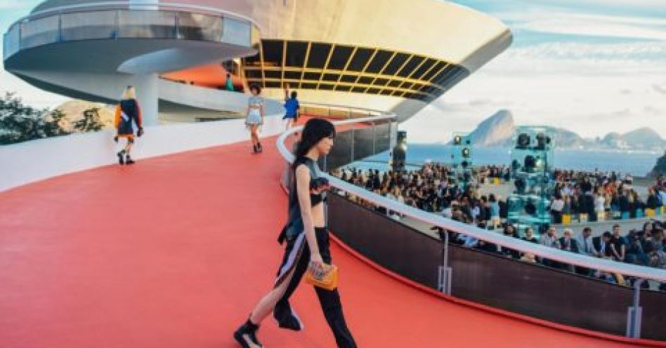 Louis Vuitton inova mais uma vez para apresentar Cruise