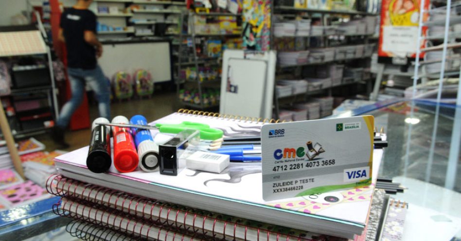 Câmara analisa projeto que institui o Cartão Material Escolar