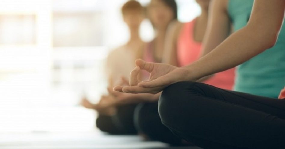 Escola adota aulas de yoga para diminuir advertências