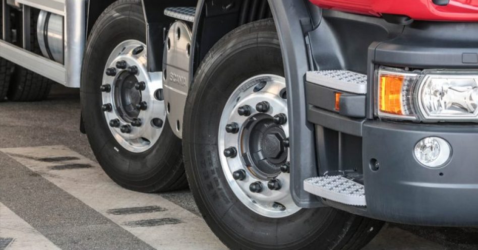 5 dicas para economizar os pneus de carga